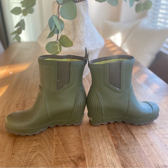 Sorel Joan Rain Chelsea Ankle Bootie Rubber Women's Olive Green Wedge Boots  8 - Picture 9 of 15